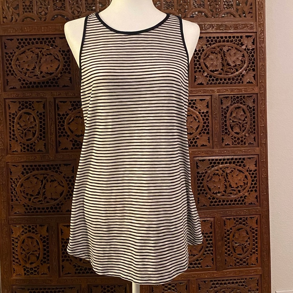 NWOT versatile top.
